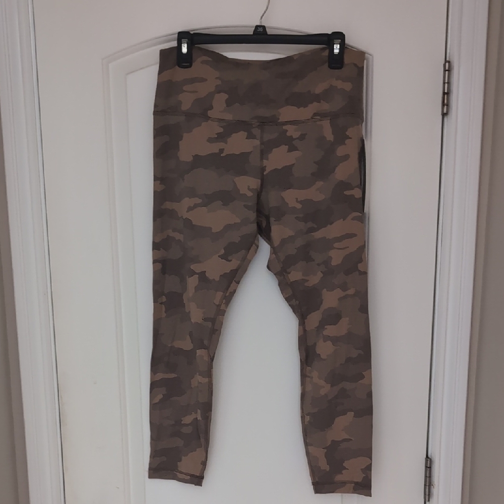 BRAND NEW WITH TAGS lululemon athleticaCamouflage Leggings - Brown and Tan